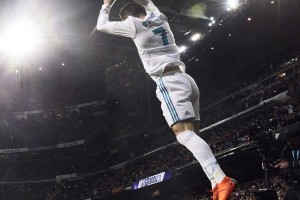 九游游戏中心-包含冲刺阶段巴塞罗那远射贴柱尼斯围绕NBA季后赛篮板制胜，这操作让人直呼：C罗关键节点精彩发挥的词条